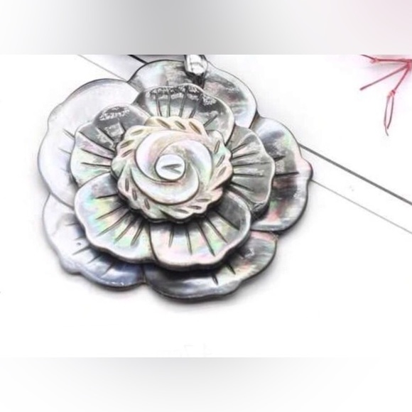 “Rose of the Ocean” Abalone Seashell Carved Iridescent Flower Brooch or Necklace - Picture 11 of 16